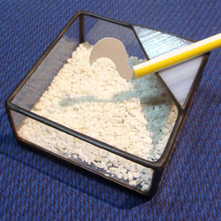 ステンドグラスの灰皿（8cm×8cm）再制作 作品  A または B 2枚目の画像