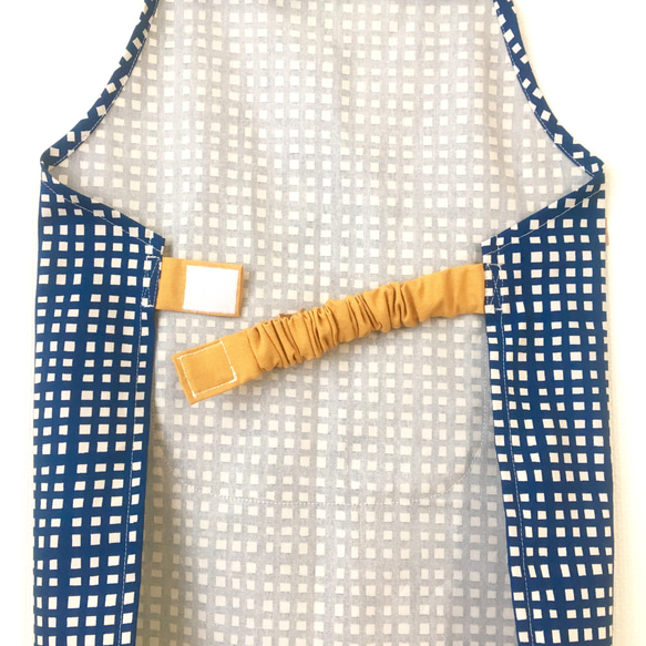 自分で着れるキッズエプロン 三角巾セット 北欧柄風ブルー 4枚目の画像