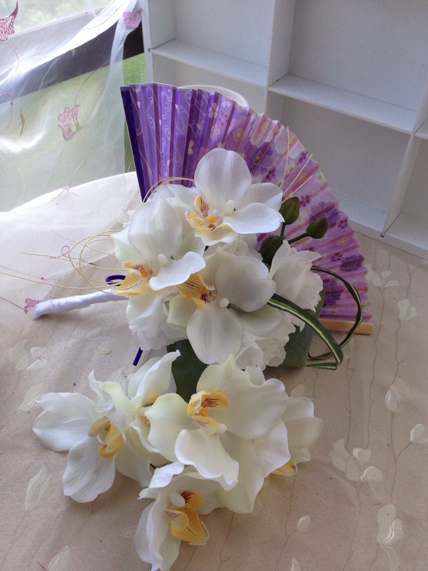 胡蝶蘭の和装ブーケと髪飾り