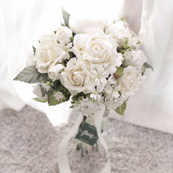 MB304 - 白い花束、ミディアムブーケ、カサブランカホワイト、10.5 "x16" 2枚目の画像