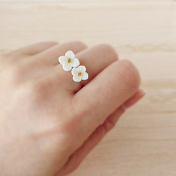 白くて小さなお花のリング＊タイプ2＊03 3枚目の画像