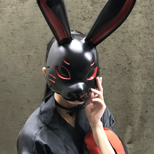 兎面(黒×赤） その他ファッション 朧 通販 7177259｜Creema(クリーマ)