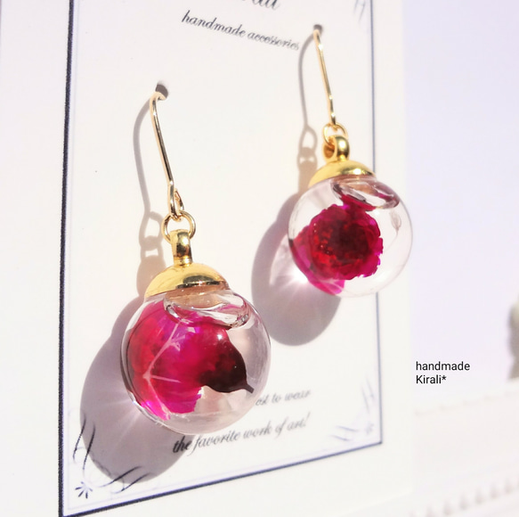 あでやかハーバリウムのアクセサリー♪本物の花を入れた液体ガラス 