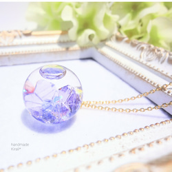 紫陽花(あじさい)＊クリスタルガラスビーズの液体ガラスドームネックレス 3枚目の画像