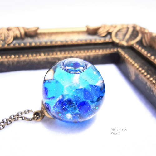 GALAXY(ギャラクシー)＊クリスタルガラスビーズの液体ガラスドーム  