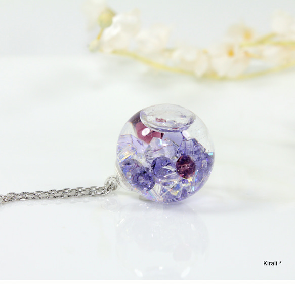 紫陽花＊クリスタルガラスビーズの液体ガラスドームネックレス 2枚目の画像