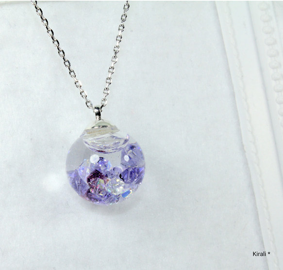 紫陽花＊クリスタルガラスビーズの液体ガラスドームネックレス 3枚目の画像