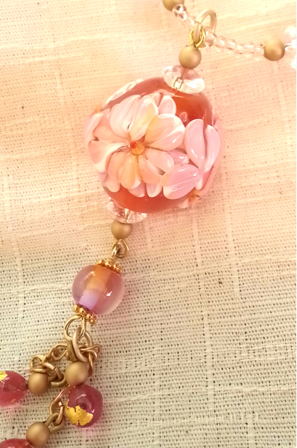 デコラティブなとんぼ玉～八重桜のネックレス 2枚目の画像