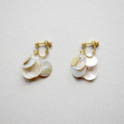 Shell earrings / Short : シェルイヤリング / ショート 1枚目の画像