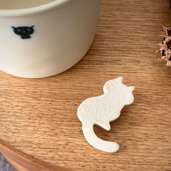 「猫いっぱい」ふちねこ　クリスマス限定 マグカップとブローチセット 3枚目の画像