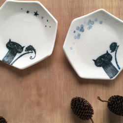 貓的臉“在尾巴上”Cat x Chameleon Cat x Hedgehog Dish Set工作 第3張的照片