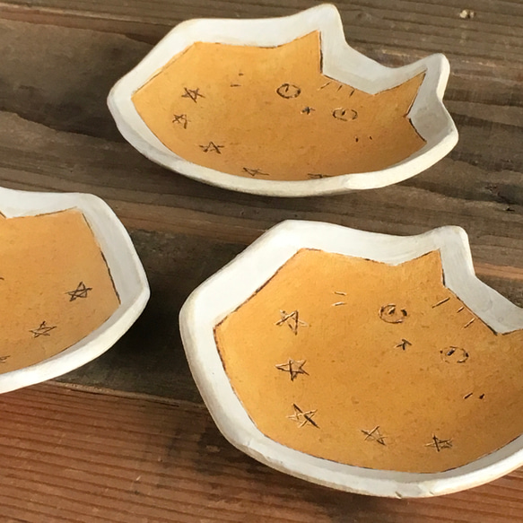 猫のうつわ「星猫」小皿 2枚目の画像