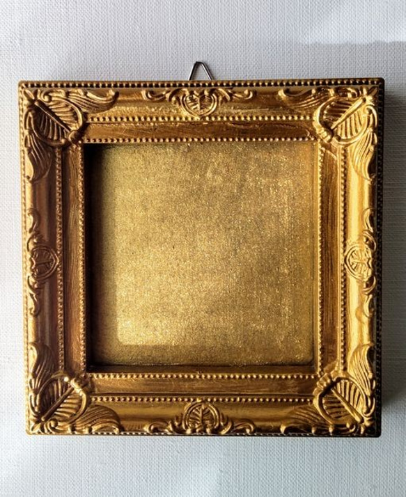 壁掛けオブジェ「ゴールド」正四角形・ウォールデコ・独立スタンド・金縁額装 1枚目の画像