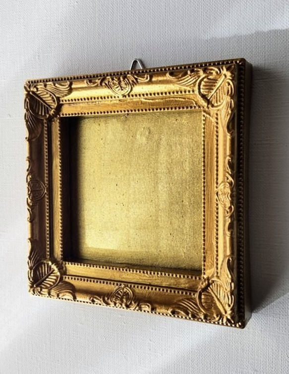壁掛けオブジェ「ゴールド」正四角形・ウォールデコ・独立スタンド・金縁額装 4枚目の画像
