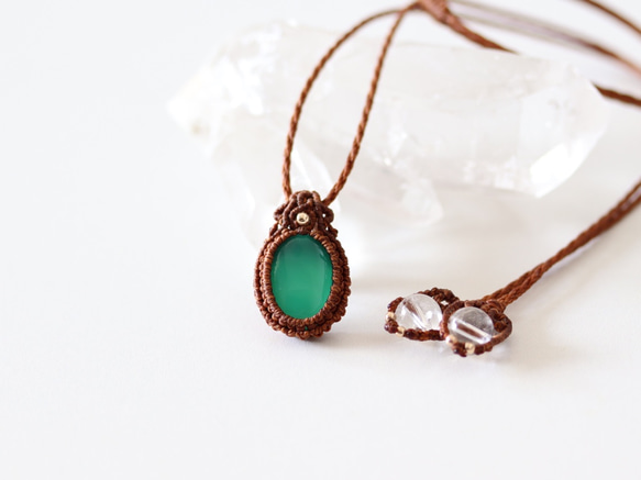 グリーンオニキス＆ブルートパーズのマクラメネックレス　ペンダント　天然石 グリーンオニキス＆ブルートパーズのマクラメネックレス