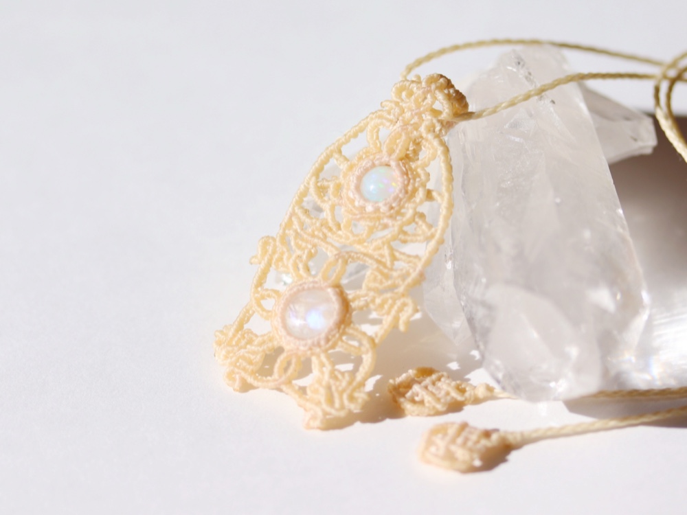 【マクラメ】〜 イロドリで遊ぶ 〜首飾り4✩✩オパール&ブルームーンストーン