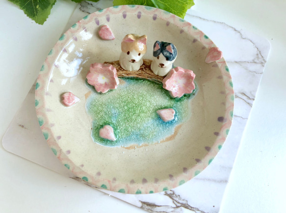 テーブル風景桜子犬カップルセラミック飾り皿 4枚目の画像