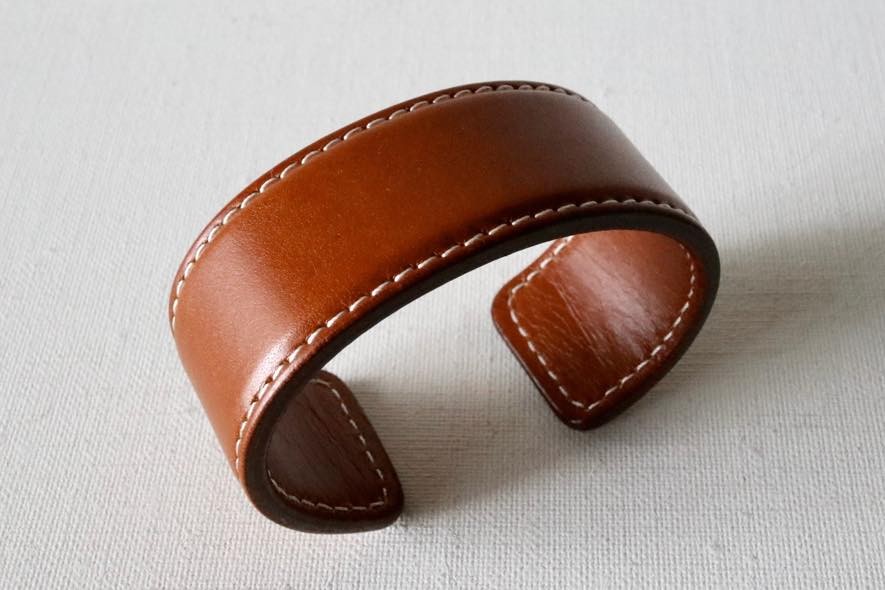 PERSIMMON 30mm幅 革製 バングル キャメル × オフホワイト