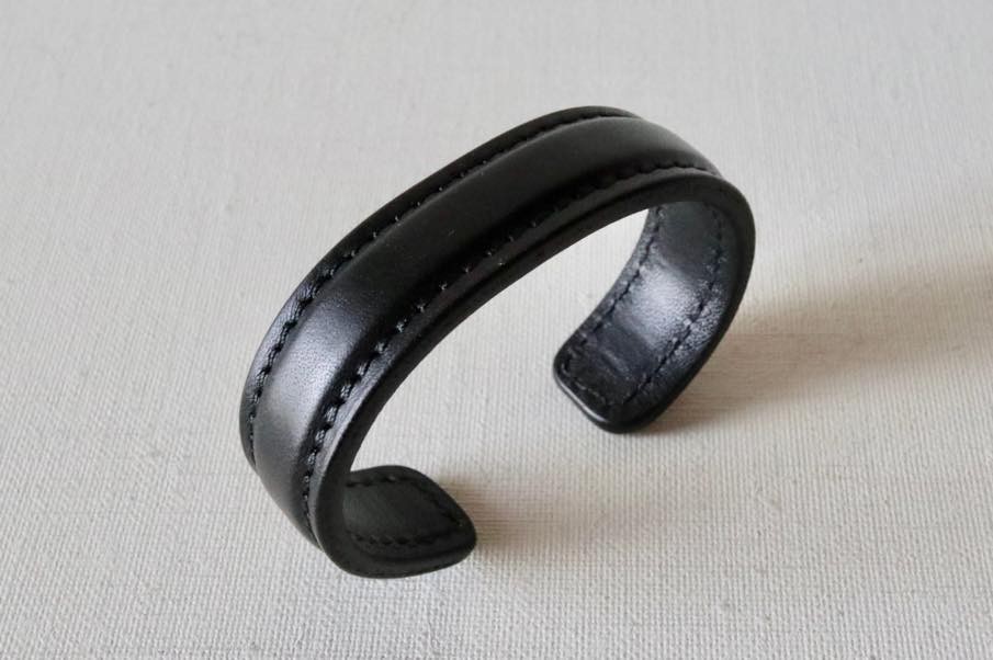 美品！Polina パンサーモチーフバングル黒