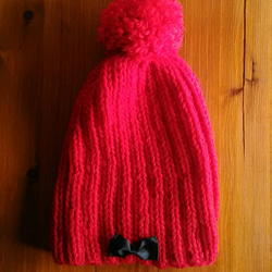 ●セール&送料無料・赤ずきん色のシンプルニット帽(取り外しリボン付き) 1枚目の画像