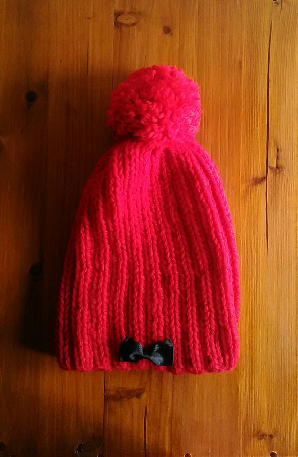 ●セール&送料無料・赤ずきん色のシンプルニット帽(取り外しリボン付き) 1枚目の画像