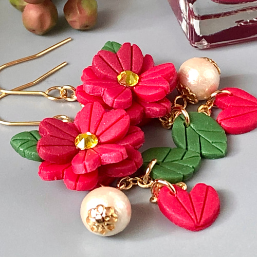 特集掲載】可憐な椿（ピアスorイヤリング）ポリマークレイ オーブン