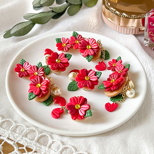 可憐な椿クリップイヤリング アシンメトリー ポリマークレイ オーブン