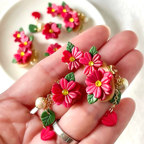 可憐な椿クリップイヤリング アシンメトリー ポリマークレイ オーブン