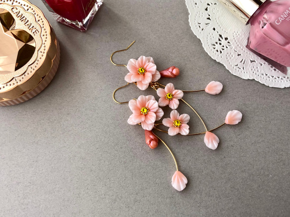 舞降る桃の花【金属アレルギー対応】 3枚目の画像