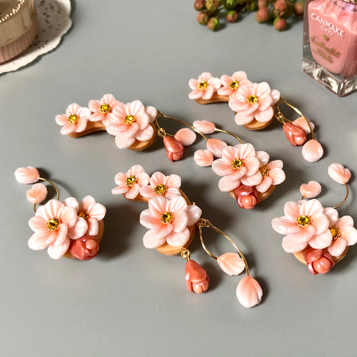 【✳︎toto✳︎さま】vintage ✵ 彫りのお花クリップ * イヤリング 桃の花クリップイヤリング アシンメトリー ポリマークレイ オーブン