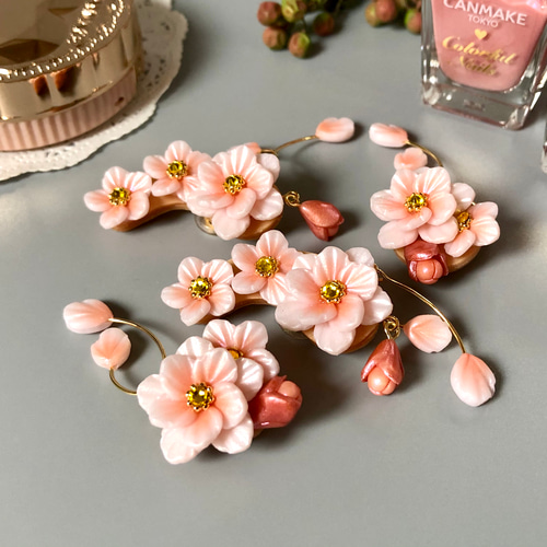桃の花クリップイヤリング アシンメトリー ポリマークレイ オーブン