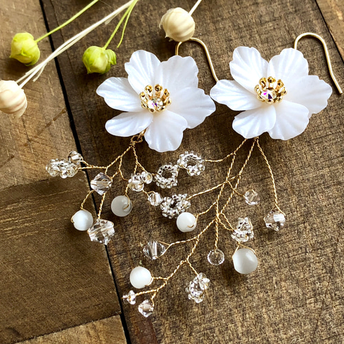 ❤️さえら★アキアカネ★美しい薔薇柄の隅にお花モチーフリボン飾り★ビニールクロス ❤️さえら☆アキアカネ☆美しい薔薇柄の隅にお花モチーフリボン