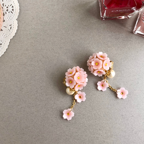 咲き溢れる桜のイヤーカフ ポリマークレイ 粘土 イヤーカフ Mayumi