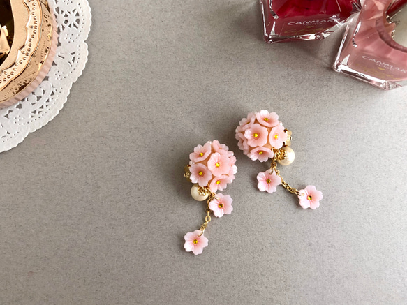 咲き溢れる桜のイヤーカフ ポリマークレイ 粘土 イヤーカフ Mayumi