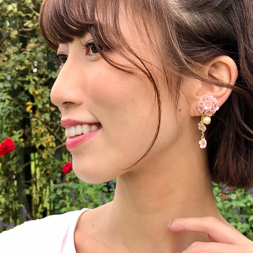 咲き溢れる桜のイヤーカフ ポリマークレイ 粘土 イヤーカフ Mayumi
