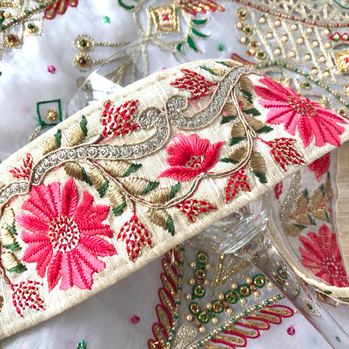 花柄 ふさわしい NO.83 ハンドメイド ポーチ インド刺繍リボン