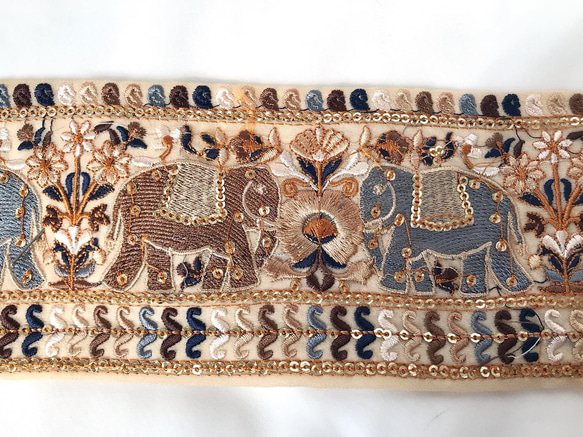 インド刺繍リボン　NO,16  インド　サリーボーダー　刺繍　生地　布　素材　テープ　小物 2枚目の画像