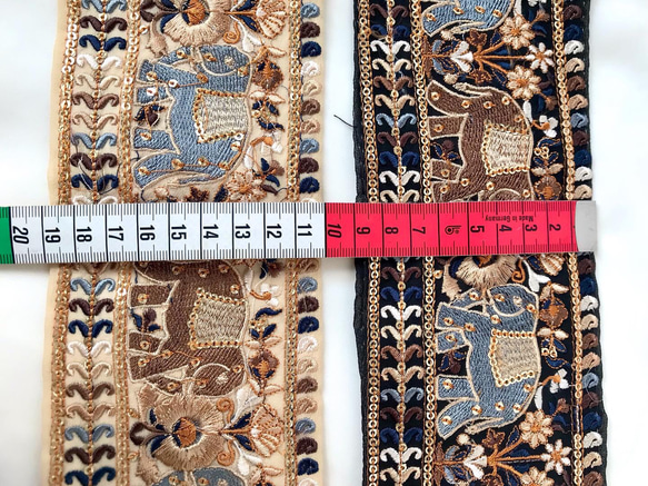 インド刺繍リボン　NO,16  インド　サリーボーダー　刺繍　生地　布　素材　テープ　小物 4枚目の画像