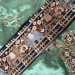 インド刺繍リボン　NO,17 インド　サリーボーダー　刺繍　生地　布　素材　テープ　小物 1枚目の画像