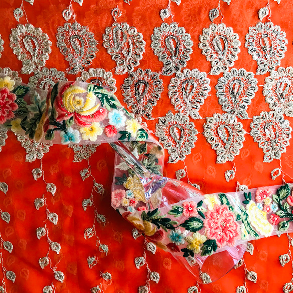 インド刺繍リボン　NO,42　インド　サリーボーダー　刺繍　生地　布　素材　テープ　小物 2枚目の画像