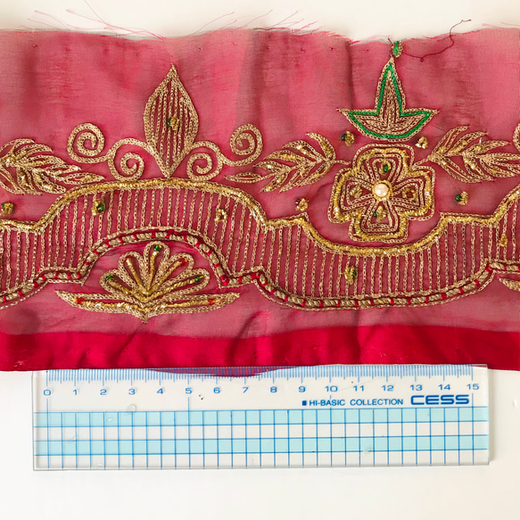 インド刺繍リボン　ビンテージ　No.8 インド　サリーボーダー　刺繍　生地　布　素材　テープ　小物 4枚目の画像