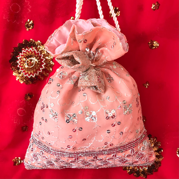インド刺繡　　巾着バック　ポーチ　NO,10  ピンク　インド　サリー　サリーボーダー　　刺繍　生地　布　素材　小物　　 1枚目の画像