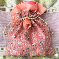 インド刺繡　　巾着バック　ポーチ　NO,12 ピンク　インド　サリー　サリーボーダー　　刺繍　生地　布　素材　小物　　 1枚目の画像