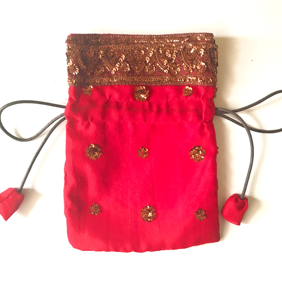 インド刺繡　　巾着バック　ポーチ　NO,16 レッド　インド　サリー　サリーボーダー　　刺繍　生地　布　素材　小物　　 5枚目の画像