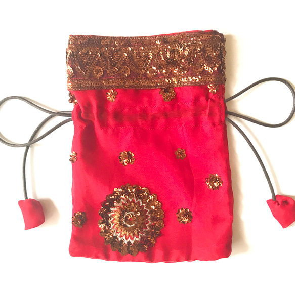 インド刺繡　　巾着バック　ポーチ　NO,16 レッド　インド　サリー　サリーボーダー　　刺繍　生地　布　素材　小物　　 6枚目の画像