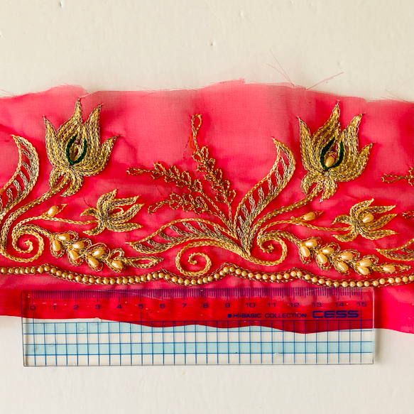 インド刺繍リボン　ユーズド　NO,15  インド　サリーボーダー　刺繍　生地　布　素材　テープ　小物 5枚目の画像