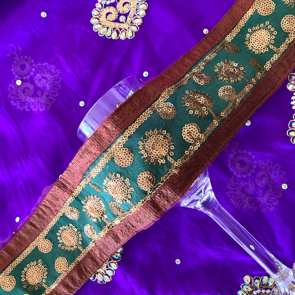 インド刺繍リボン　ユーズド　NO,19 インド　サリーボーダー　刺繍　生地　布　素材　テープ　小物 3枚目の画像