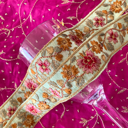 インド刺繍リボン　NO,64  インド　サリーボーダー　刺繍　生地　布　素材　テープ　小物 2枚目の画像