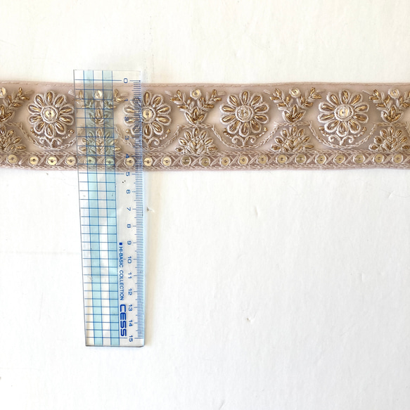 インド刺繍リボン　NO,77 インド　サリーボーダー　刺繍　生地　布　素材　テープ　小物 4枚目の画像