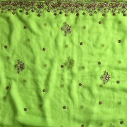 端切れ　グリーン　G-26　インドサリー製　ザリワーク（金属刺繍生地） 1枚目の画像